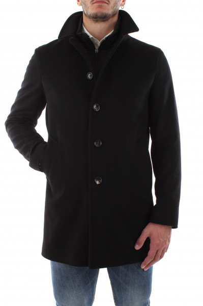 Montgomery with beige hooded man L20-00